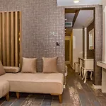 Hotel The Lea & *