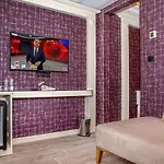 Hotel The Lea & *
