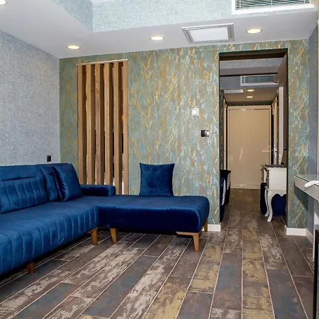 The Lea & Szálloda *